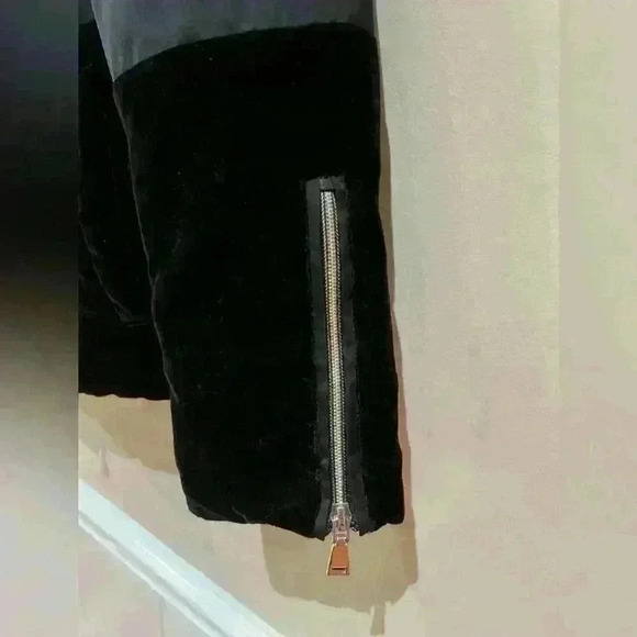 Velvet Classy Puffer Jacket - Picture 6 of 10